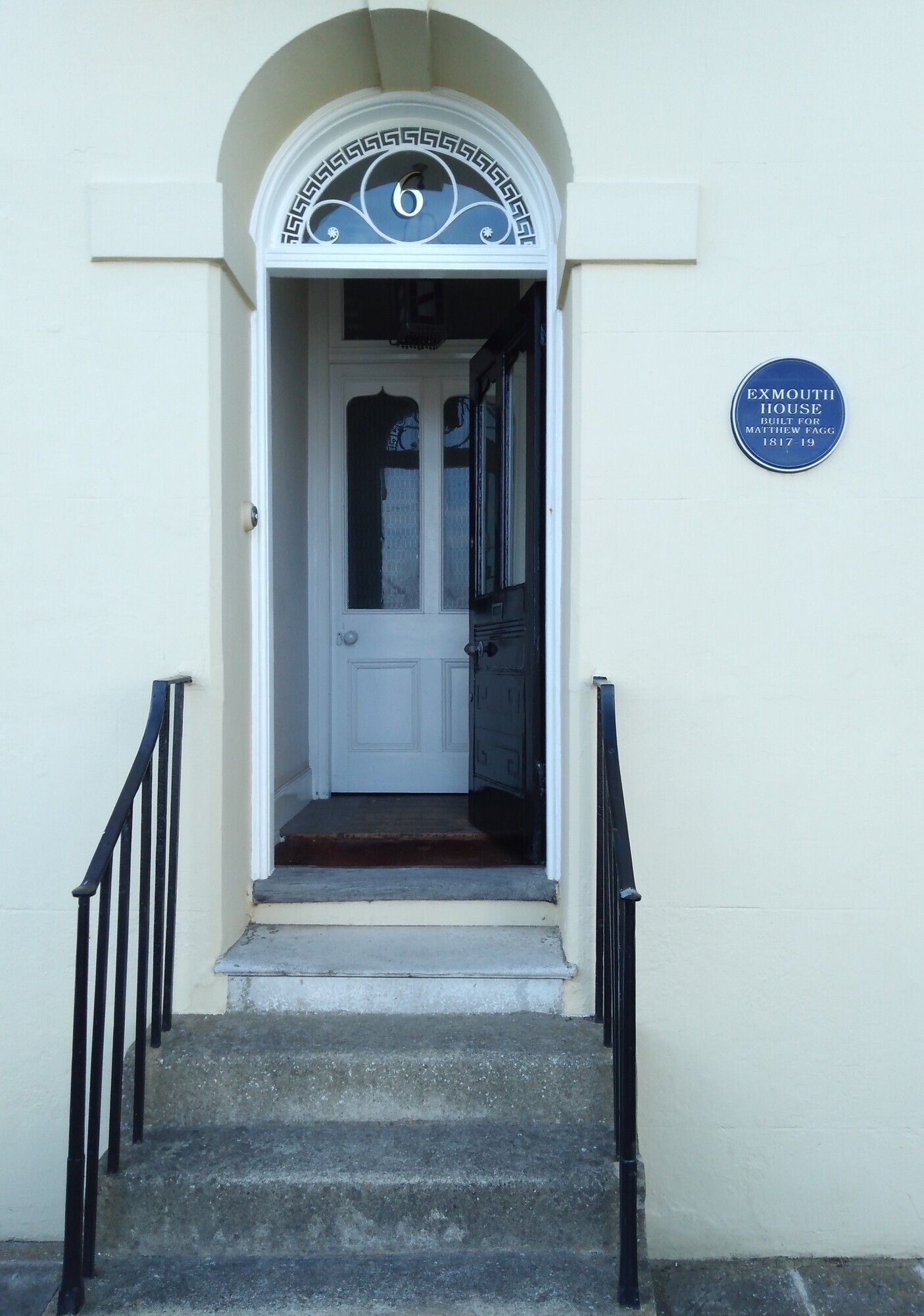 3 Front door showing inner door